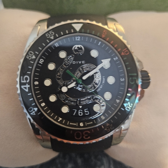 Mens Luxury Authentic Gucci watch - Picture 6 of 7